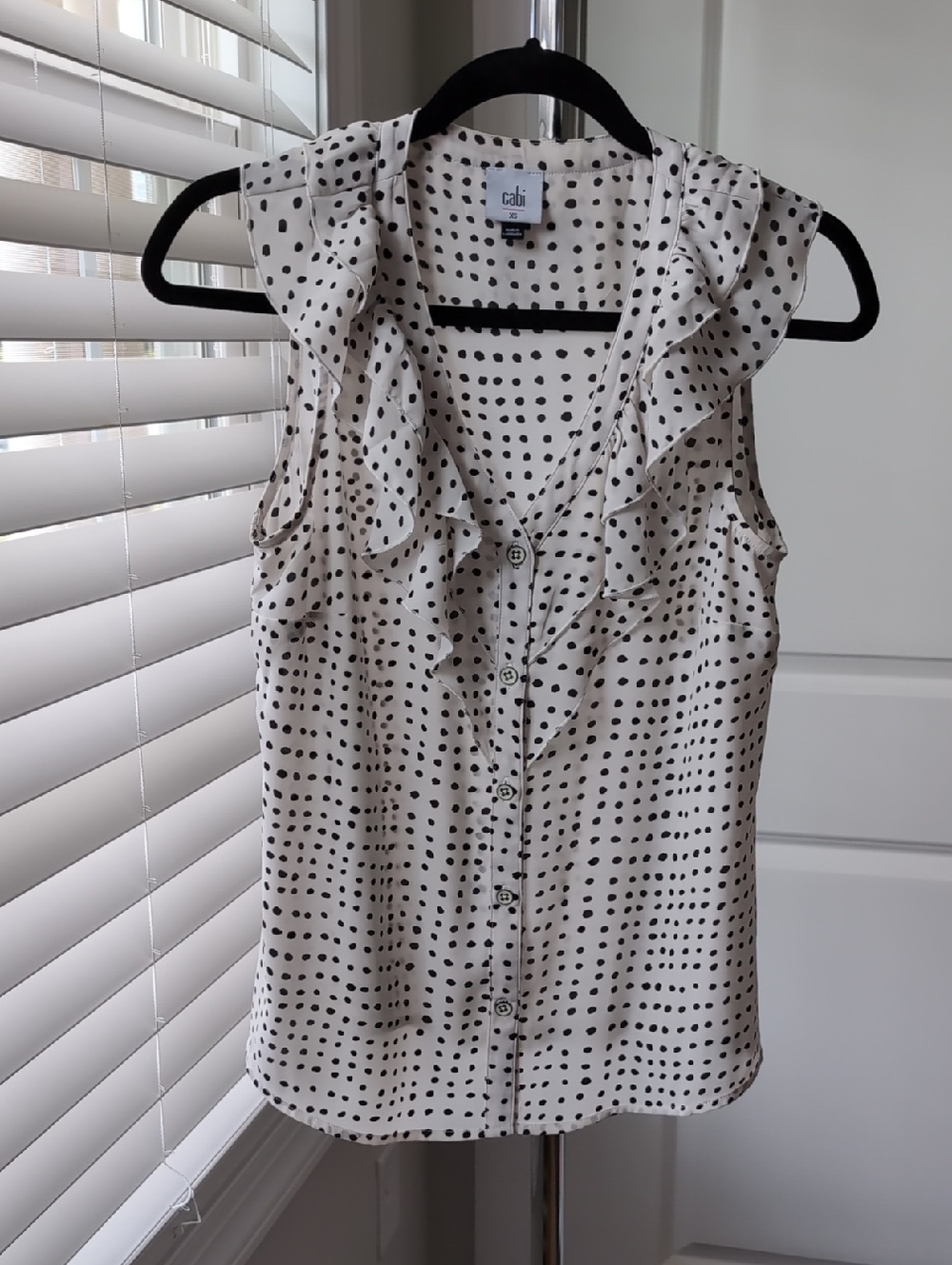 Cabi White And Black Polka Dot Sleeveless Blouse XS